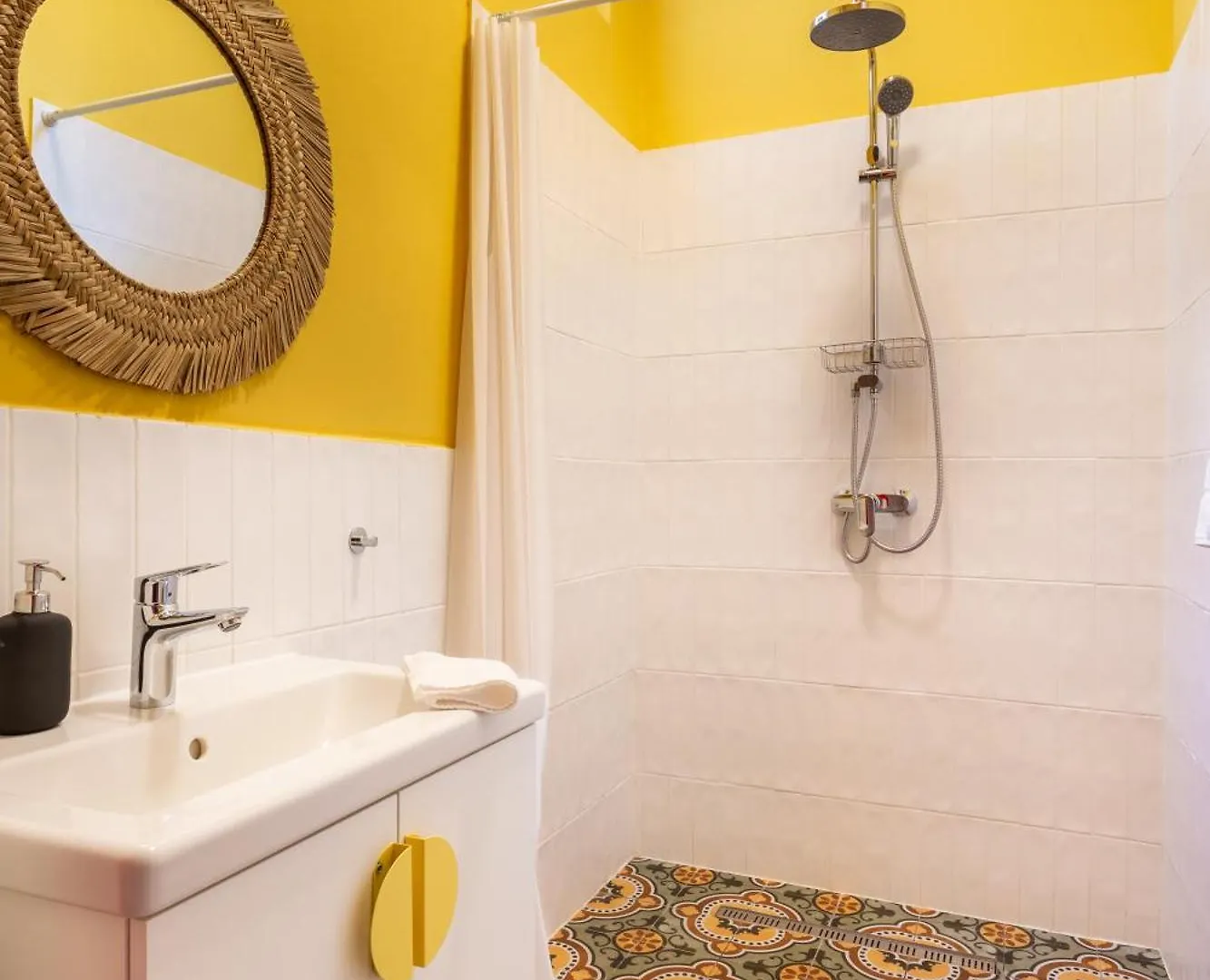 Huge & Stylish In The Center For Up To 20 People Apartment Budapest